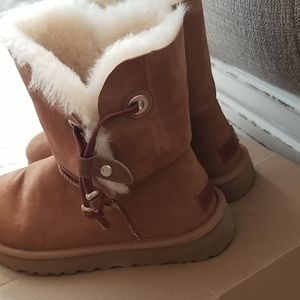 UGG Boots in Chesnut
